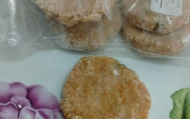 Hambúrguer de frango com cenoura para congelar