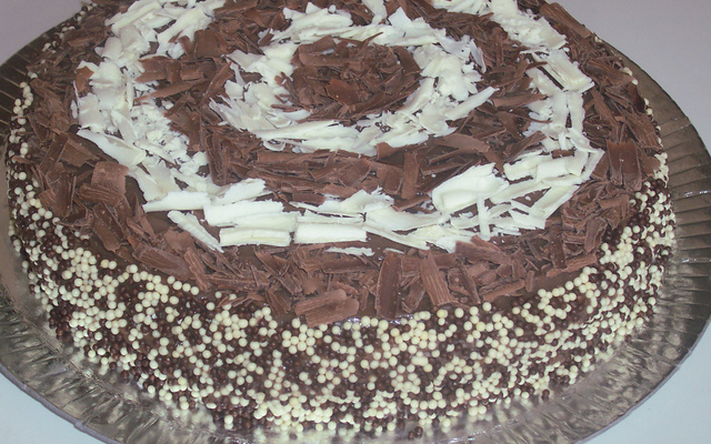 Bolo de chocolate com abacaxi