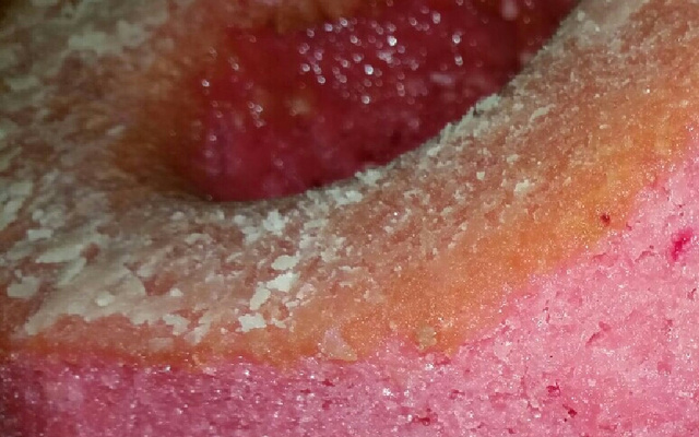 Bolo rosa de cereja com gelatina