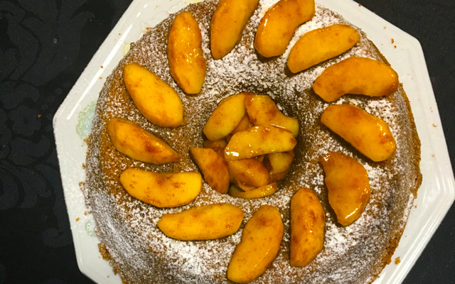 Super bolo de maçã com castanha de caju