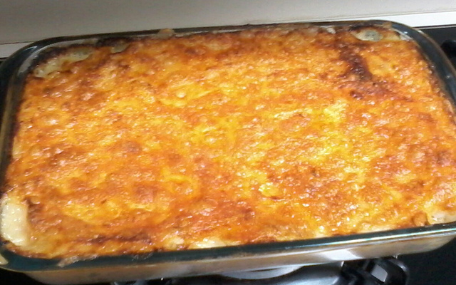 Arroz escondidinho com frango e queijo