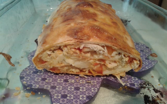 Rocambole de massa de pastel