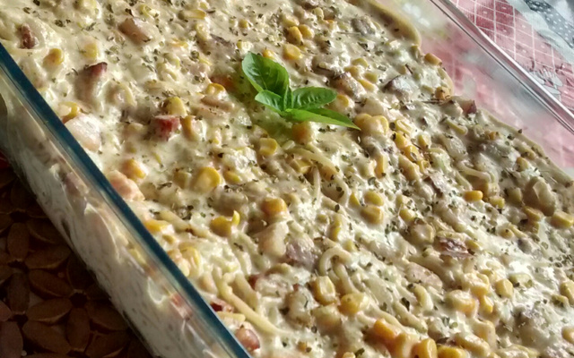 Macarrão ao molho branco com bacon