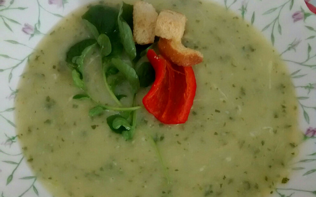 Sopa de agrião com batata