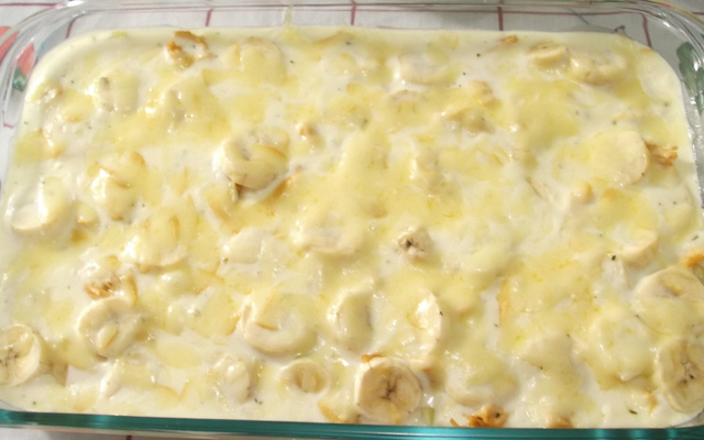 Torta de frango com batata e banana