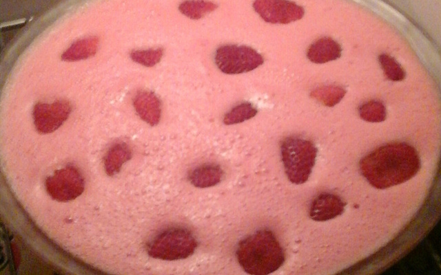 Gelatina cremosa com morangos