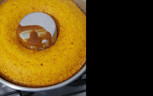 Bolo de cenoura com fubá