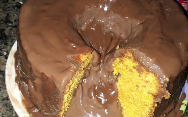 Bolo vulcão de cenoura com chocolate