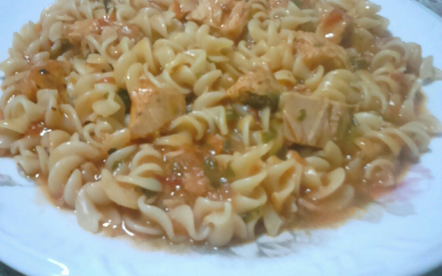 Macarrão na pressão com atum