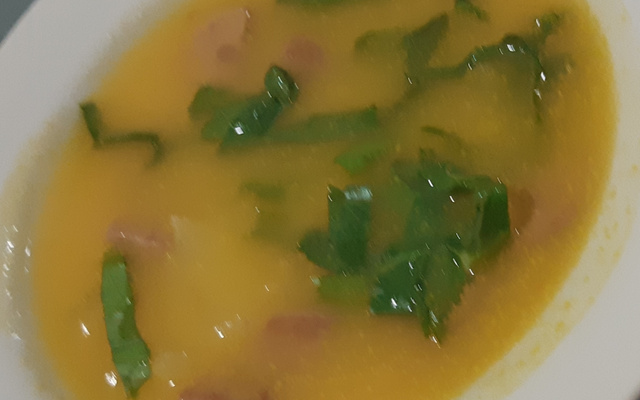 Sopa de legumes com calabresa