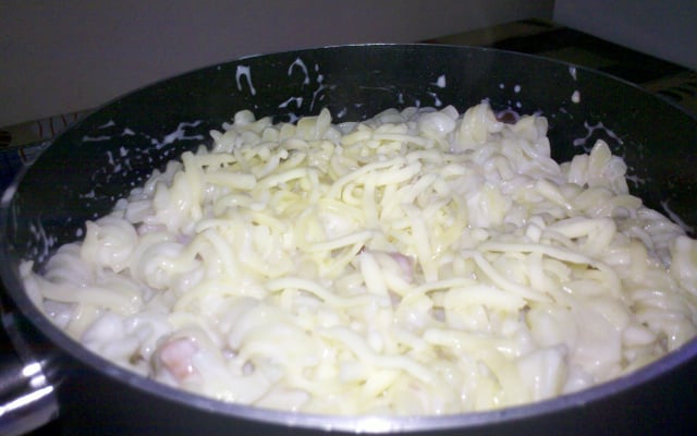 Macarrão ao molho branco com bacon