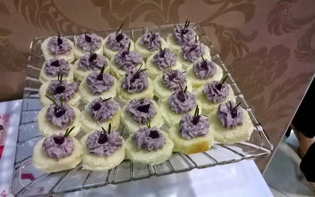 Canapés de azeitonas pretas