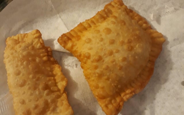 Massa de pastel com creme de leite e farinha