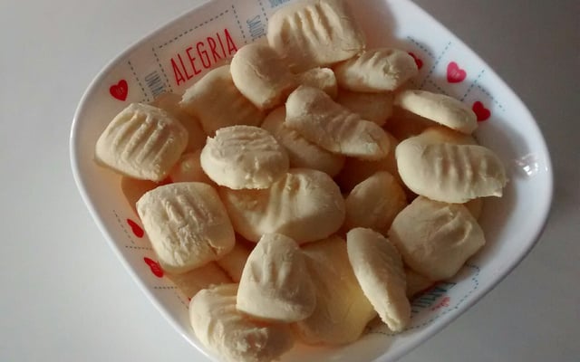 Biscoitos de leite condensado com coco