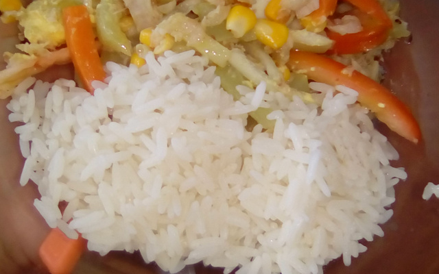 Salada saudável de merluza