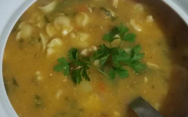 Sopa de capeletti cremosa