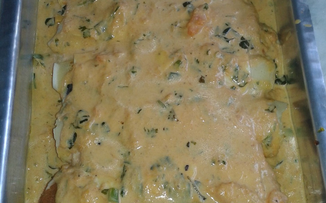 Panqueca de carne de sol com queijo coalho ao molho de abóbora e gengibre