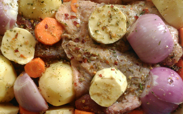 Carne assada com legumes