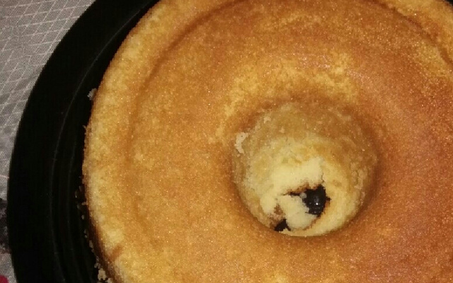Bolo de farinha de trigo cremoso