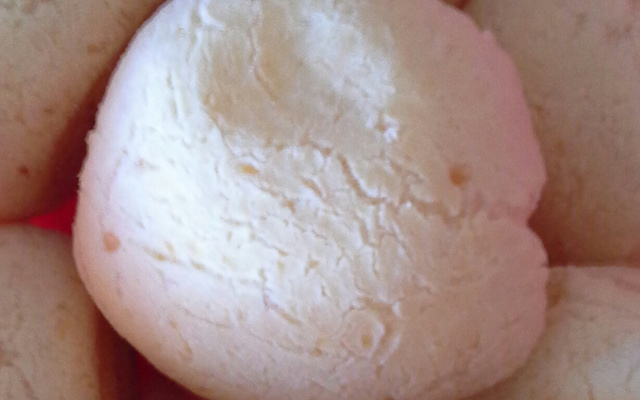 Pão de queijo empanado