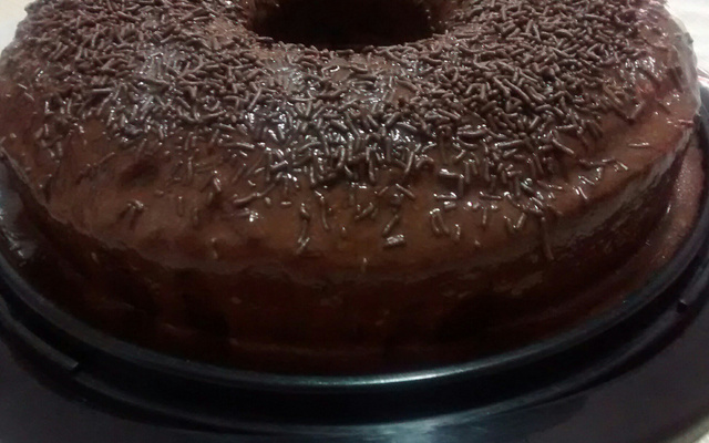 Bolo de chocolate com cobertura