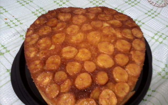 Bolo de banana caramelado