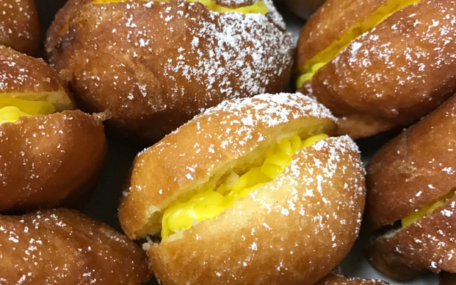 Sonho recheado com goiabada