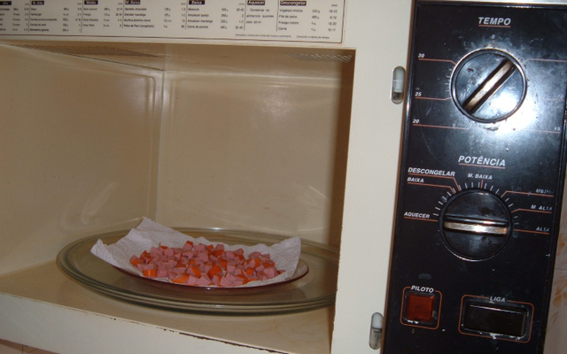 Petisco de salsicha ressecada