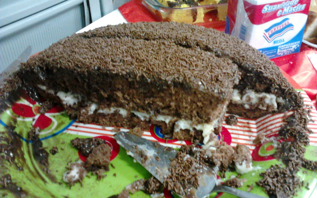 Bolo 150 (feito com requeijão e amêndoas)