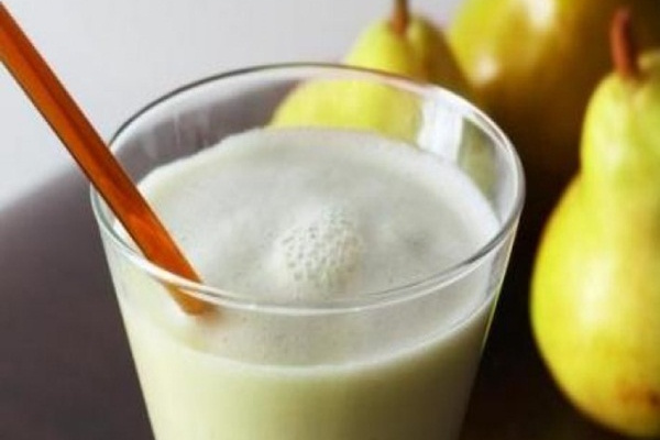 Vitamina de Ades com mel e pera