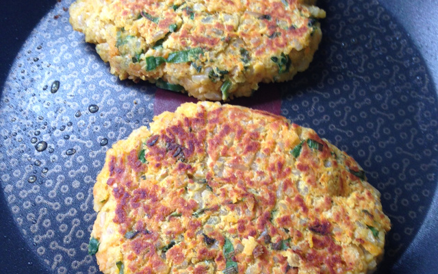 Hambúrguer de grão de bico e arroz integral