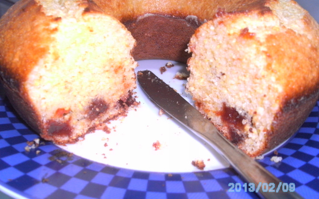 Bolo de fubá com goiabada