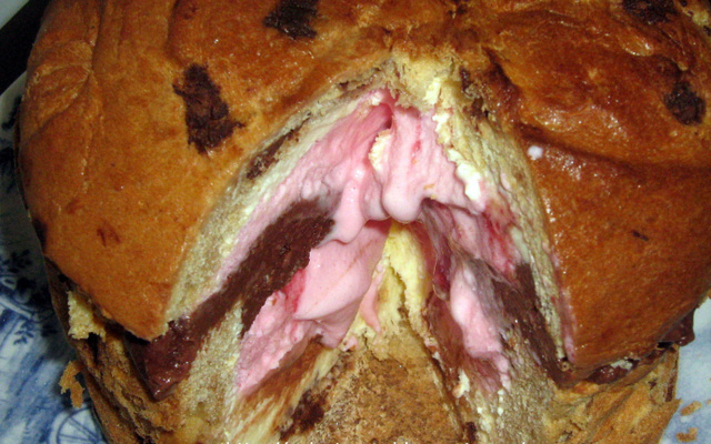 Panetone recheado com sorvete