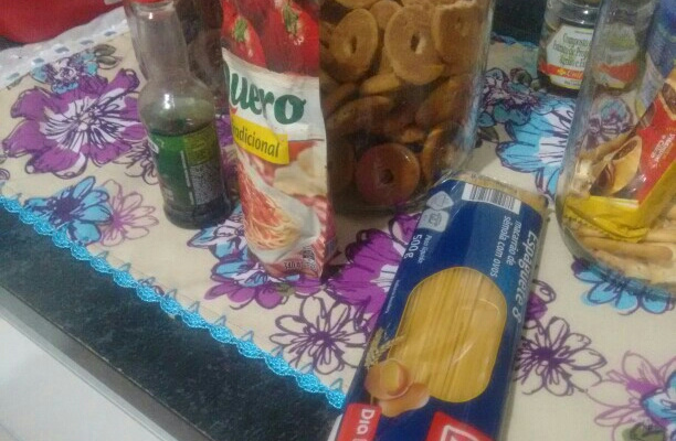 Espaguete com linguiça calabresa no molho