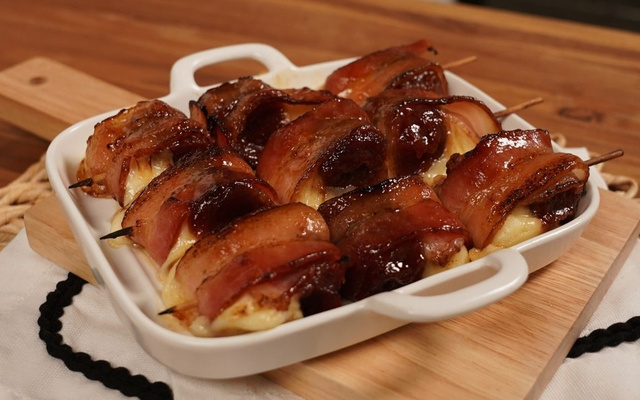 Espetinho Romeu e Julieta na airfryer enrolado com bacon