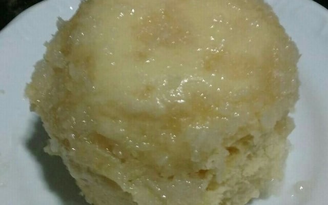 Bolo de leite de coco de caneca