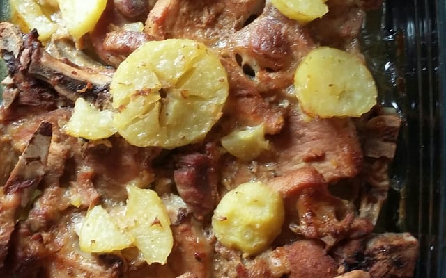 Bisteca assada com batatas