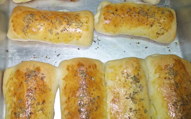 Enroladinho de presunto e mussarela