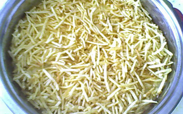 Desfiado de frango gratinado com batata palha