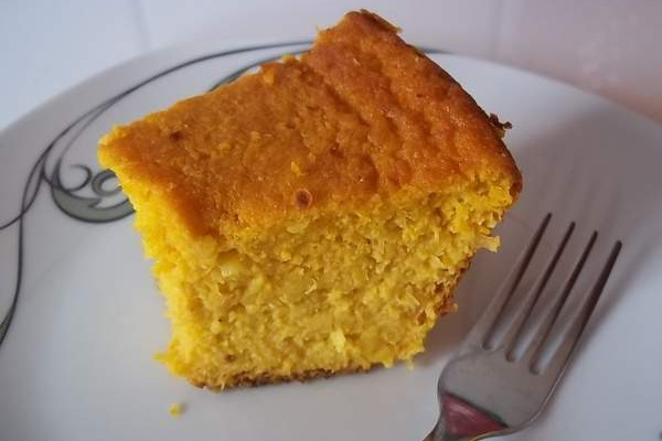 Bolo de cenoura com milho verde da Neném