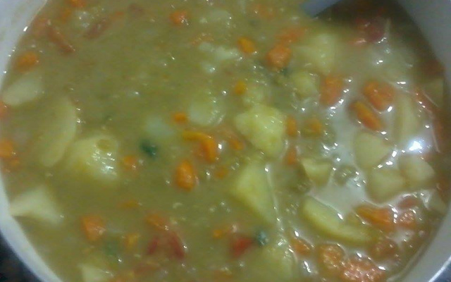Sopa de ervilha com legumes
