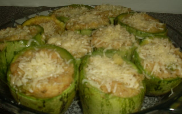 Abobrinhas recheadas com queijo