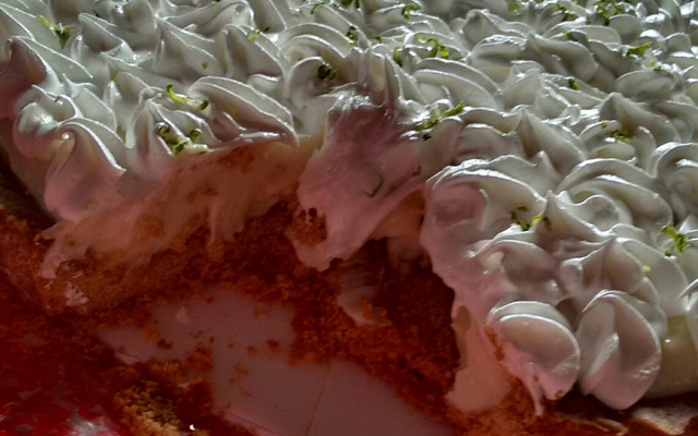 Torta de limão com merengue de baunilha