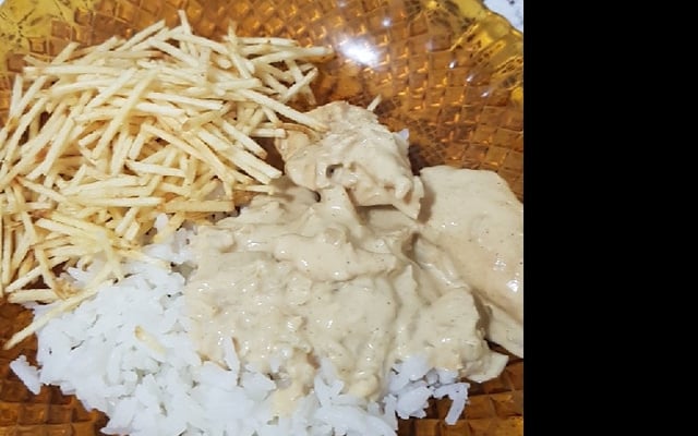 Filé de peito de frango com molho branco