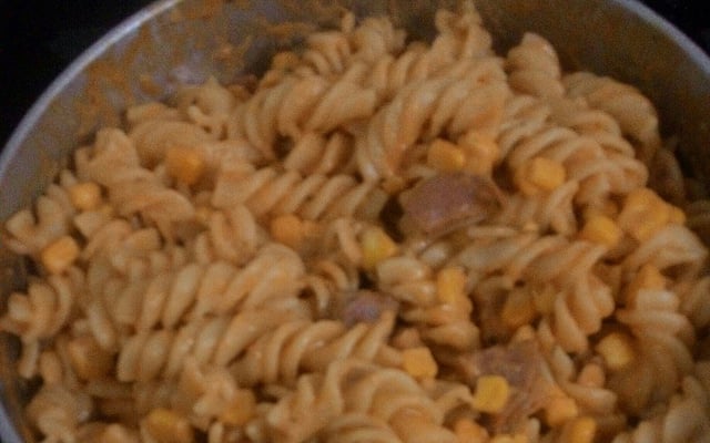 Macarrão com calabresa e requeijão - rapidinha