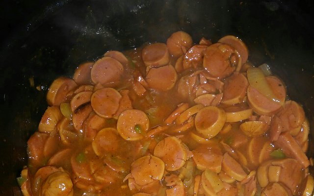 Salsicha ao molho simples e fácil