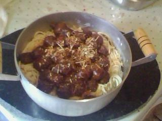 Espaguete com almôndegas