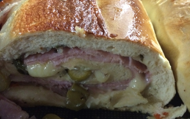 Pão recheado com presunto