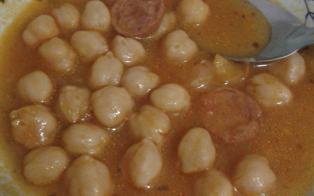 Grão-de-bico com calabresa