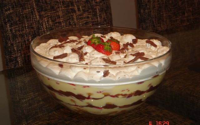 Pavê de chocolate com morangos